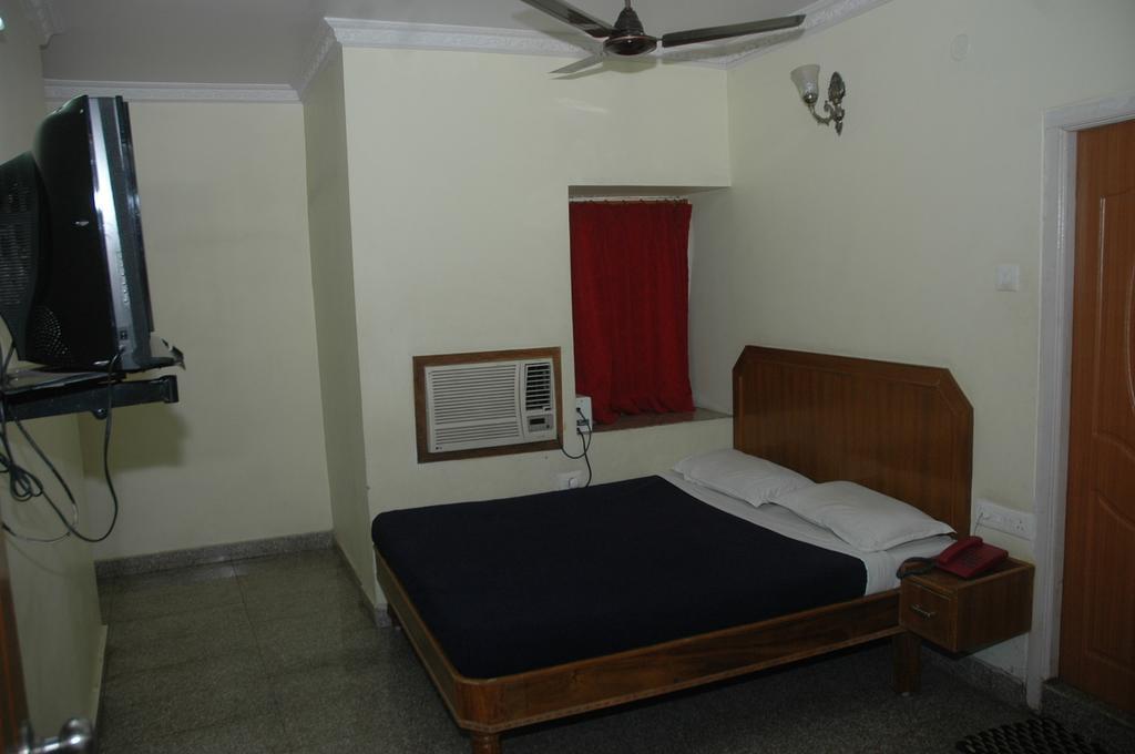 Hotel Vijayabhanu Вишакхапатнам Номер фото